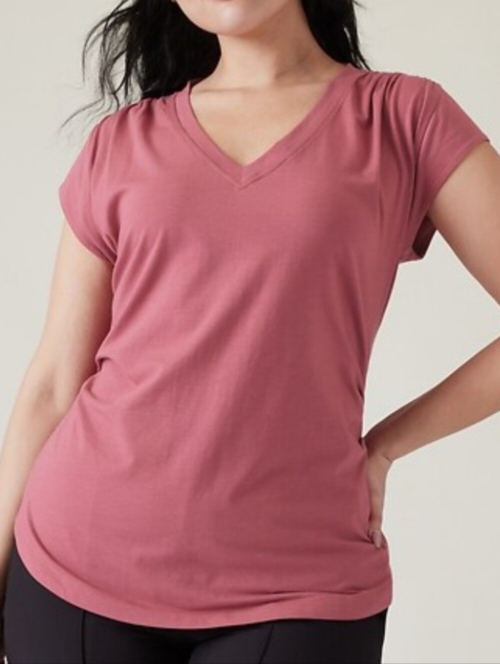 Athleta Outbound V-Neck Tee Berry Rose Pink Size Medium